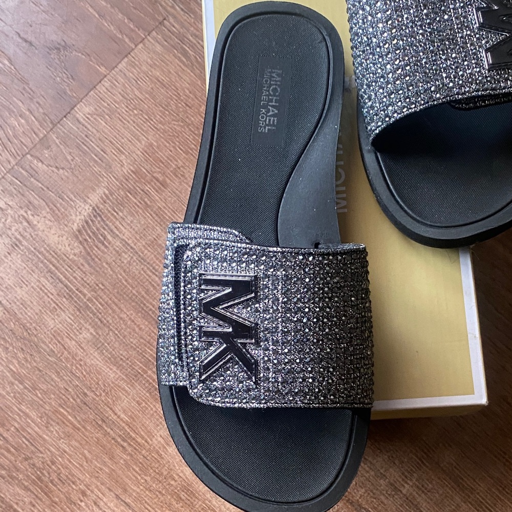Michael Kors Silver  Crystal  Gliteer Hot Fix MK Logo Slides  Size 8 - Picture 2 of 4